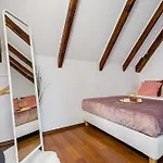 Lumina Duplex In Old Town Apartment *