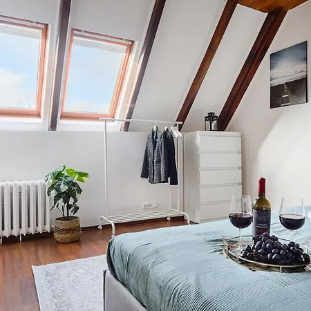 Lumina Duplex In Old Town Apartment *
